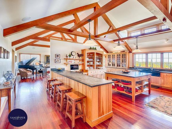 Cape Cod Home 995040