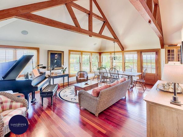 Cape Cod Home 995040