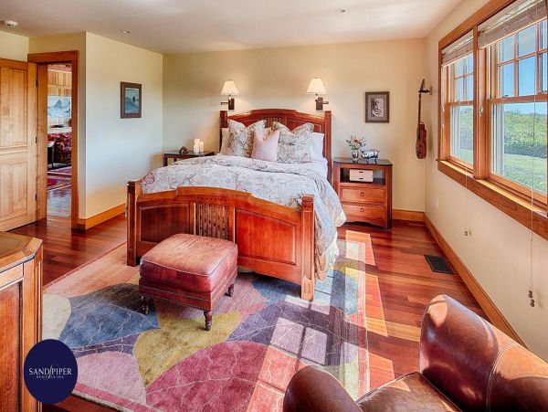 Cape Cod Home 995040