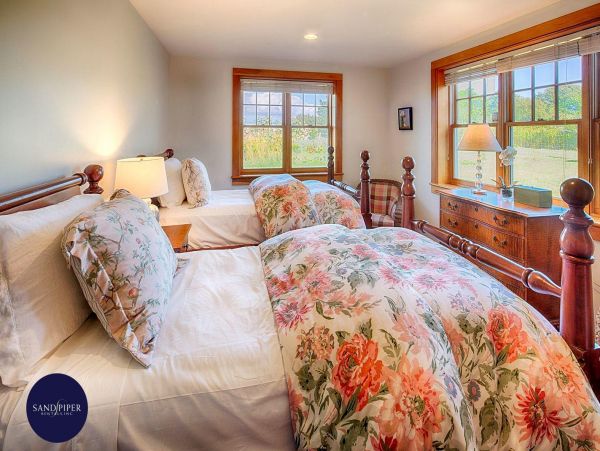 Cape Cod Home 995040