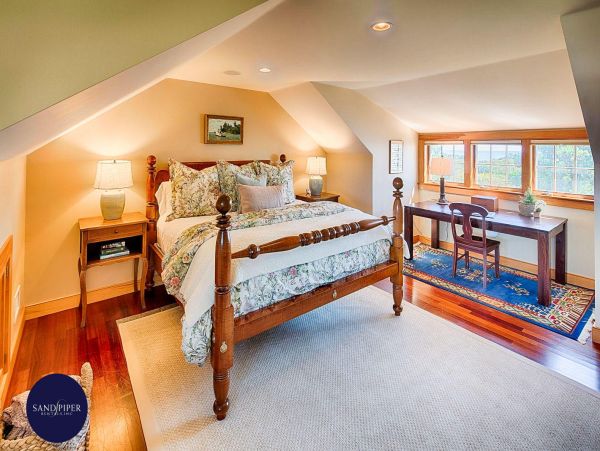 Cape Cod Home 995040