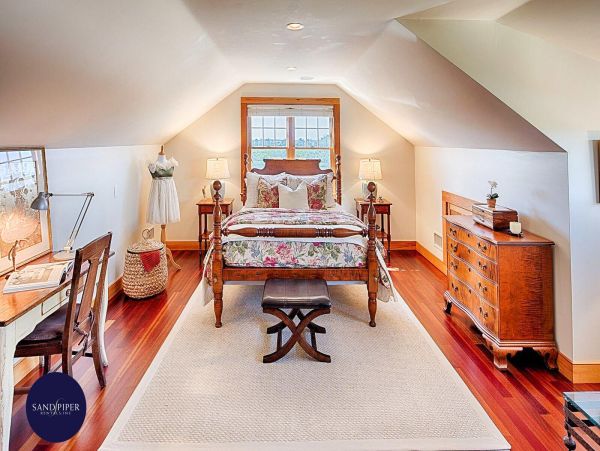 Cape Cod Home 995040