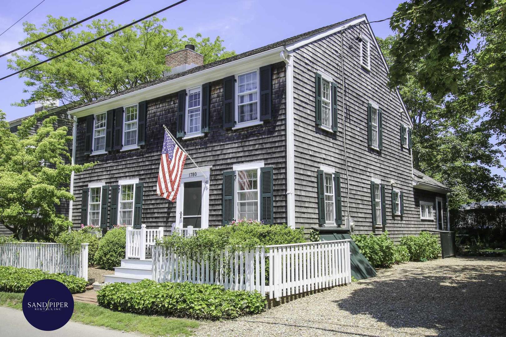 Cape Cod Home 995041