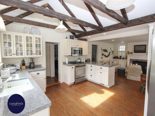Cape Cod Home 995041