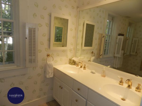 Cape Cod Home 995041