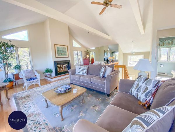 Cape Cod Home 995042