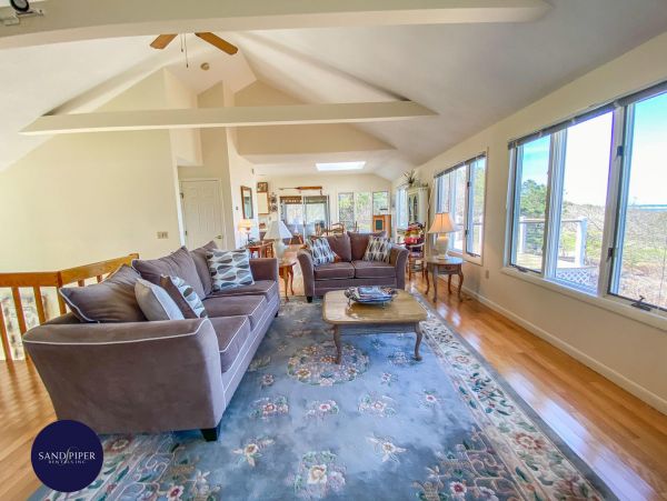 Cape Cod Home 995042