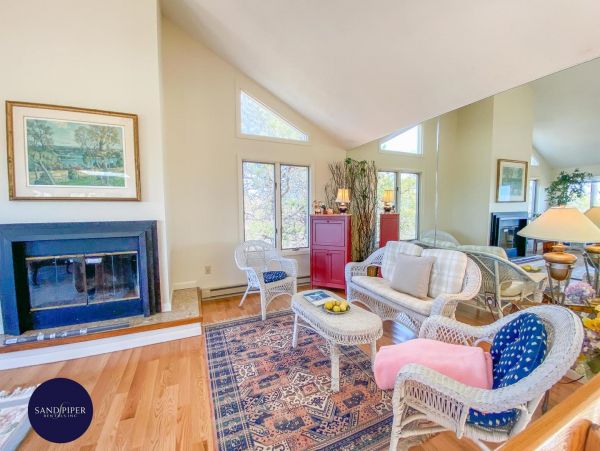 Cape Cod Home 995042