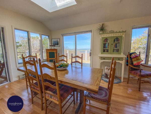 Cape Cod Home 995042