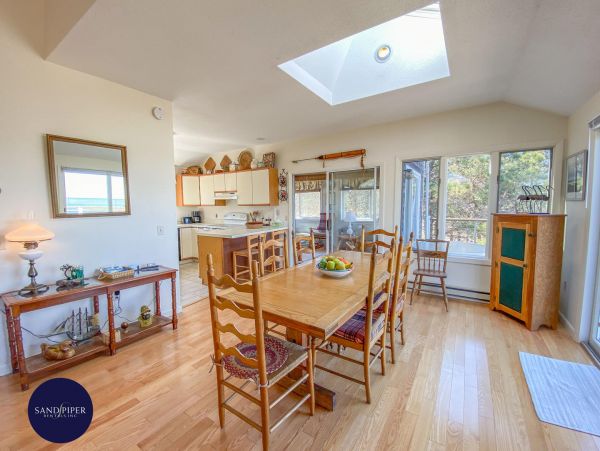 Cape Cod Home 995042