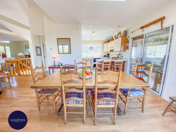 Cape Cod Home 995042