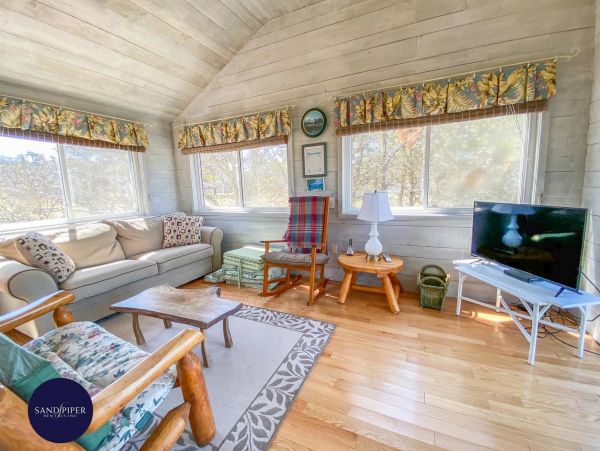 Cape Cod Home 995042