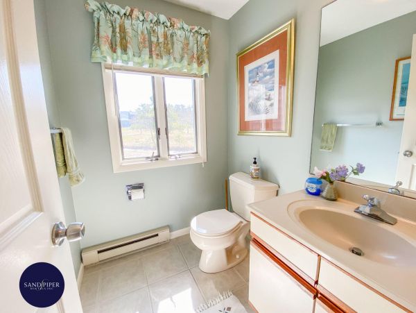 Cape Cod Home 995042