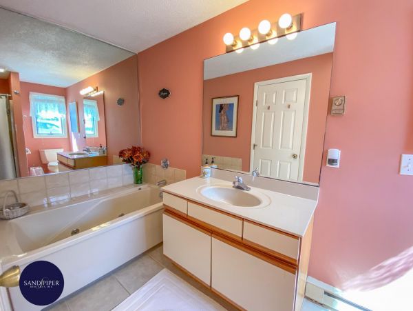 Cape Cod Home 995042