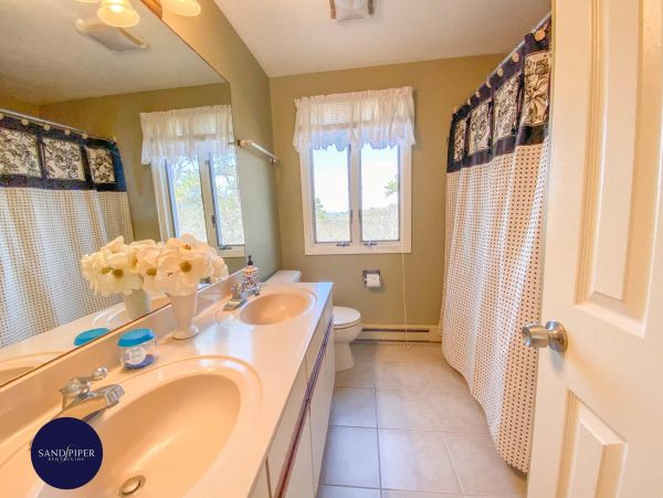 Cape Cod Home 995042