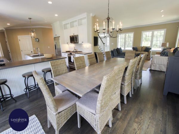 Cape Cod Home 995043