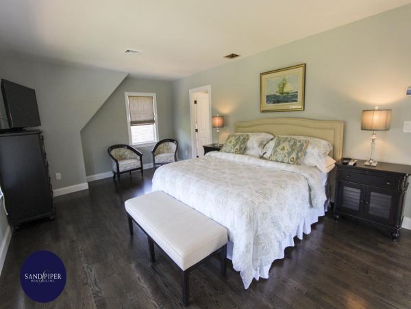 Cape Cod Home 995043