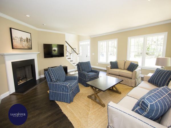 Cape Cod Home 995043