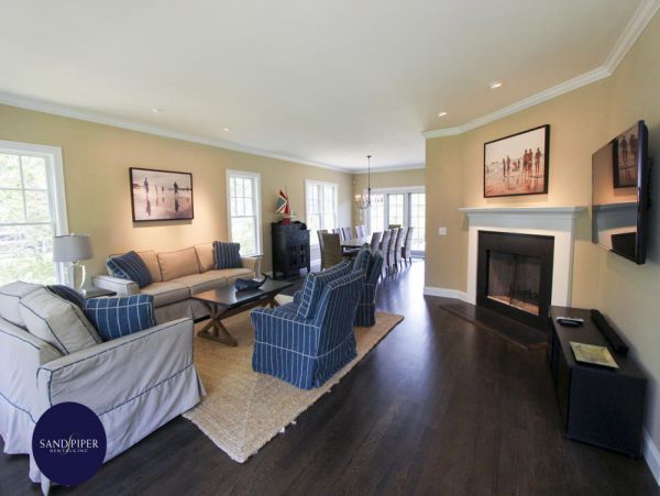 Cape Cod Home 995043