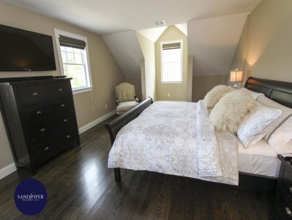 Cape Cod Home 995043
