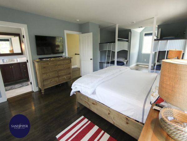 Cape Cod Home 995043