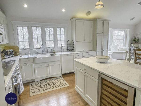 Cape Cod Home 995044