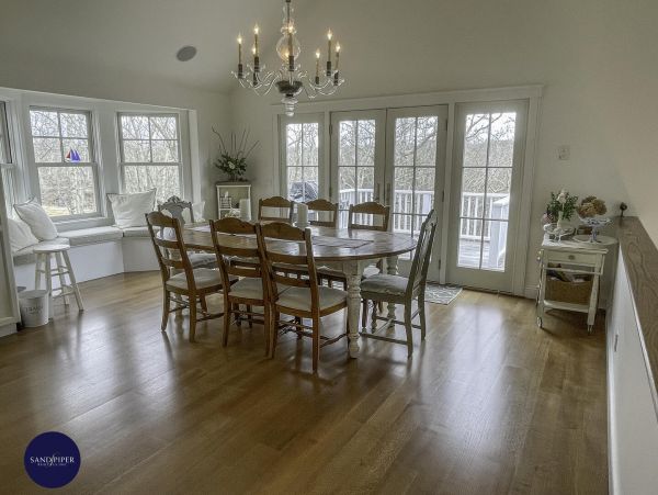 Cape Cod Home 995044