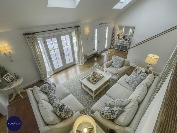 Cape Cod Home 995044