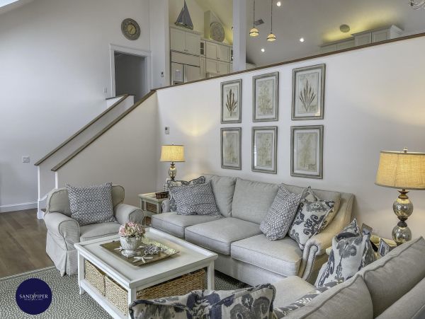 Cape Cod Home 995044