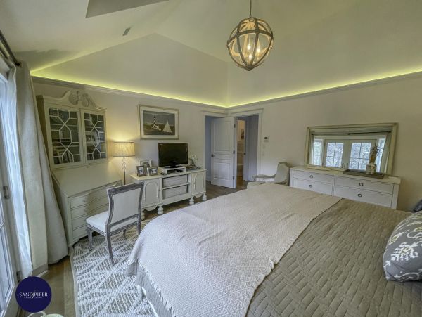 Cape Cod Home 995044