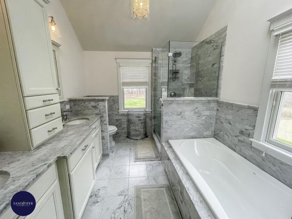 Cape Cod Home 995044
