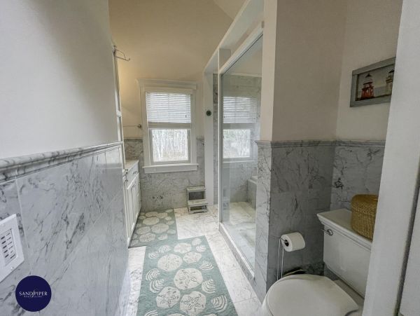 Cape Cod Home 995044
