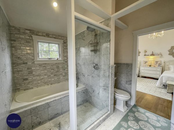 Cape Cod Home 995044