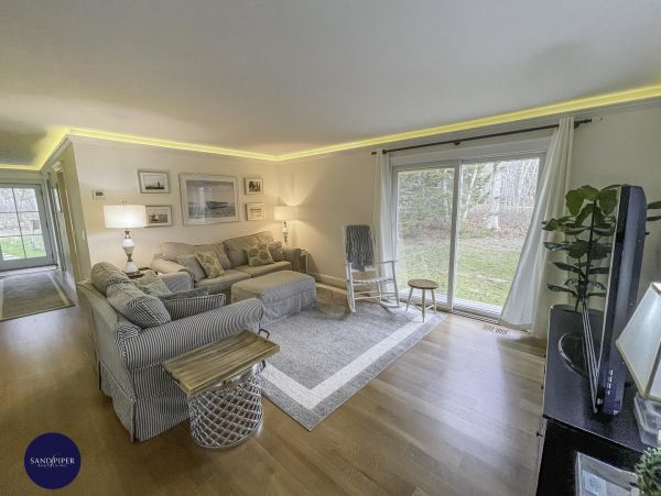 Cape Cod Home 995044