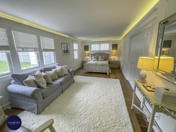 Cape Cod Home 995044