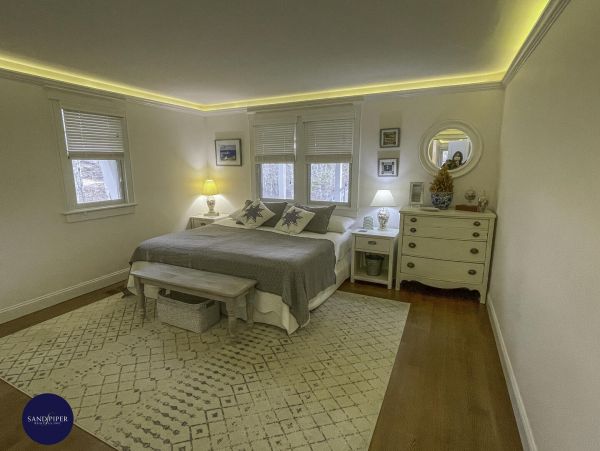 Cape Cod Home 995044