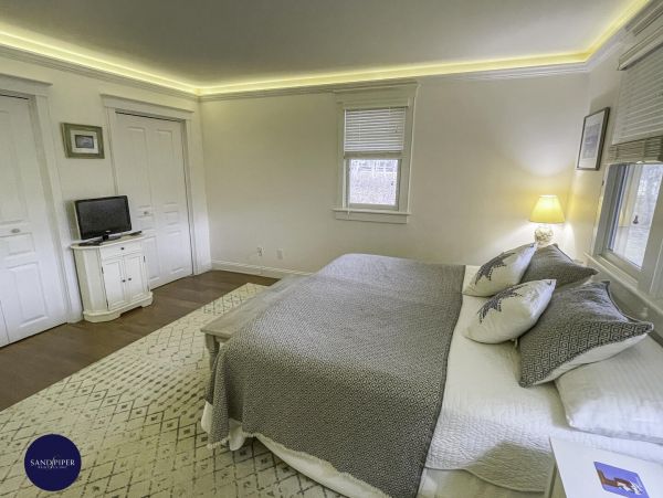 Cape Cod Home 995044