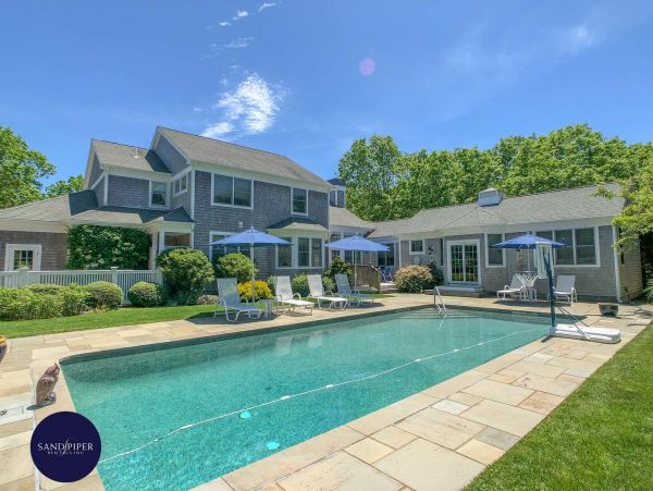 Cape Cod Home 995045