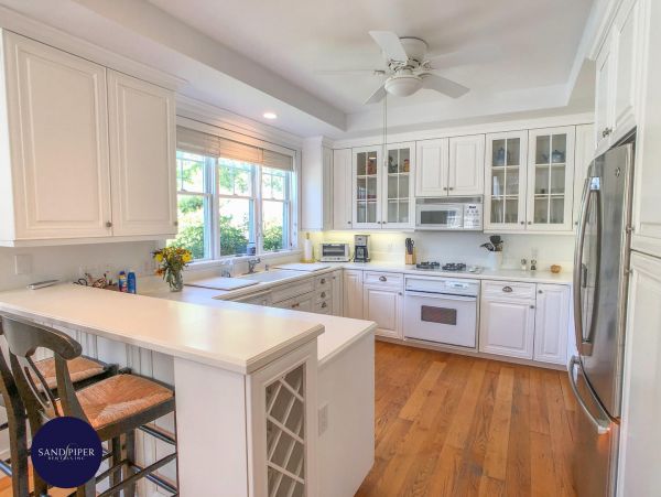 Cape Cod Home 995045