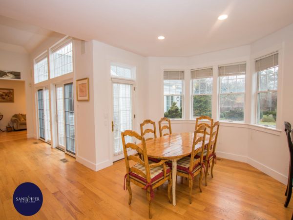 Cape Cod Home 995045