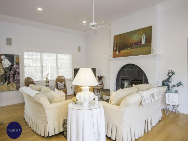Cape Cod Home 995045