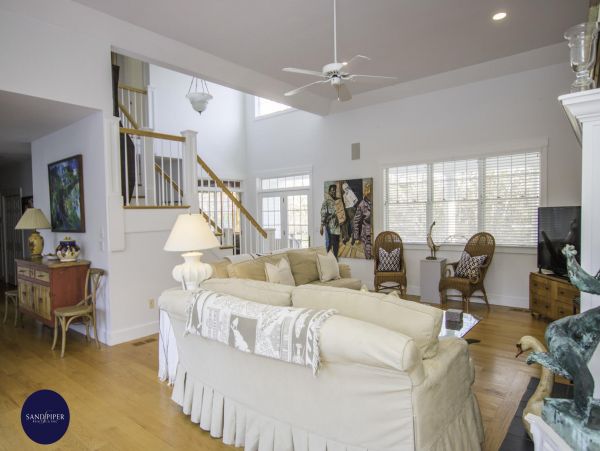 Cape Cod Home 995045