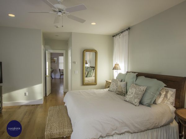 Cape Cod Home 995045