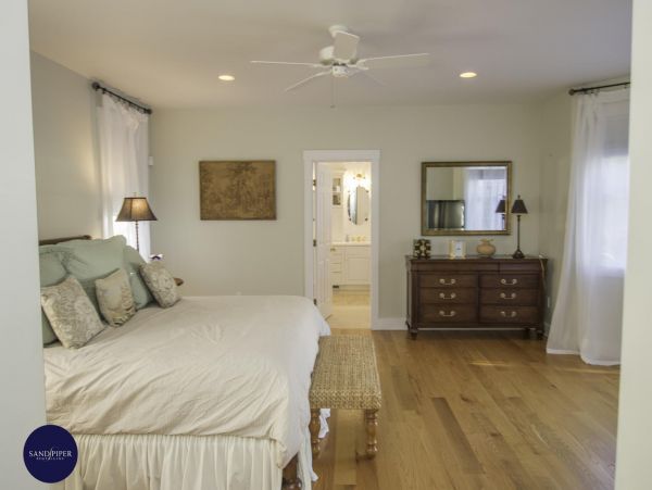 Cape Cod Home 995045