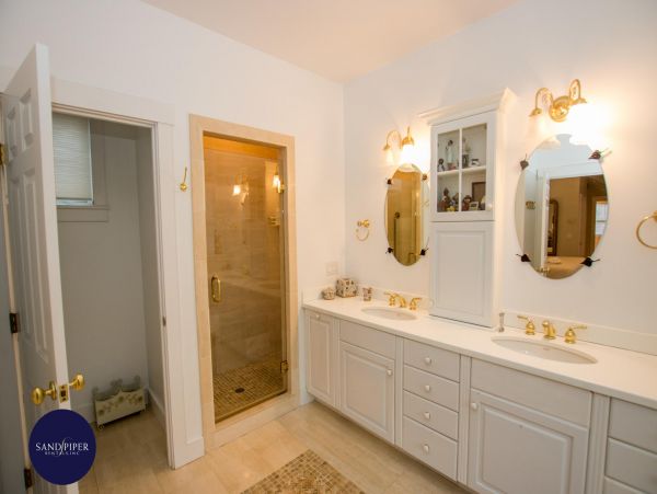 Cape Cod Home 995045