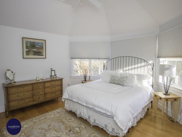 Cape Cod Home 995045