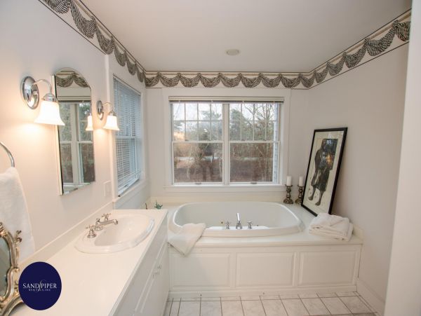 Cape Cod Home 995045