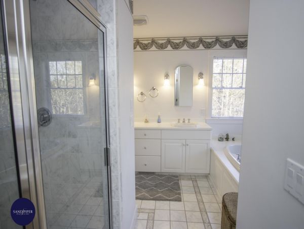 Cape Cod Home 995045