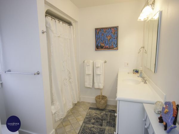 Cape Cod Home 995045