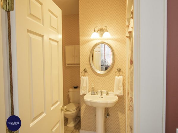 Cape Cod Home 995045